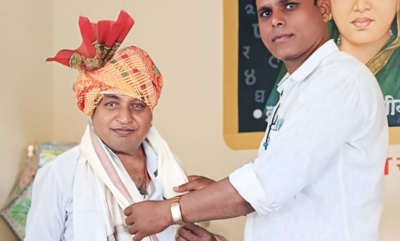शिर्डी मतदार संघातील बहुचर्चीत आश्वी बु ता संगमनेर येथील ग्रामपंचायत मध्ये बबनराव शिदें यांची एकमताने निवड करण्यात आली.