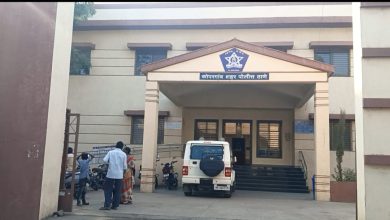 पशुपक्षी तसेच मानवाच्या जीवितास धोका निर्माण करणाऱ्या ‘नायलॉन मांजाची’ अवैधरित्या विक्री करणाऱ्या इसमावर कोपरगाव शहर पोलिसांची कौतुकास्पद कारवाई!! 