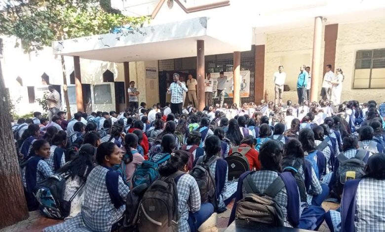 नेवासा येथील ज्ञानेश्वर महाविद्यालयात स्नेहालय उडान प्रकल्पाद्वारे प्रभावी जागरूकता सत्राचे आयोजन नेवासा येथील ज्ञानेश्वर महाविद्यालयात स्नेहालय उडान प्रकल्पाद्वारे प्रभावी जागरूकता सत्राचे आयोजन
