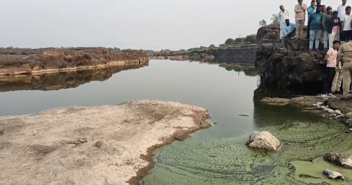 चासनळी शिवारातून वाहणाऱ्या गोदावरी नदी पात्रात ५ वर्षाच्या मुलाचा मृतदेह कापडात गुंडाळलेल्या अवस्थेत आढळून आल्याने मोठी खळबळ ! चासनळी शिवारातून वाहणाऱ्या गोदावरी नदी पात्रात ५ वर्षाच्या मुलाचा मृतदेह कापडात गुंडाळलेल्या अवस्थेत आढळून आल्याने मोठी खळबळ !