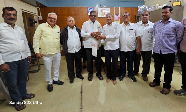 साखर कामगाराच्या त्रिपक्षीय समितीवर मुळाचे डी,एम निमसे यांची निवड साखर कामगाराच्या त्रिपक्षीय समितीवर मुळाचे डी,एम निमसे यांची निवड