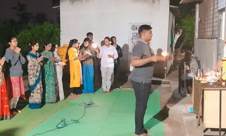 विविध ठिकाणी स्वामी विविध नावांनी वावरले – लक्ष्मण होडगर गुरूजी विविध ठिकाणी स्वामी विविध नावांनी वावरले – लक्ष्मण होडगर गुरूजी