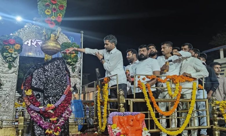अहिल्यानगर दक्षिण लोकसभेचे खा.निलेश लंके यांनी घेतले शनिदर्शन अहिल्यानगर दक्षिण लोकसभेचे खा.निलेश लंके यांनी घेतले शनिदर्शन