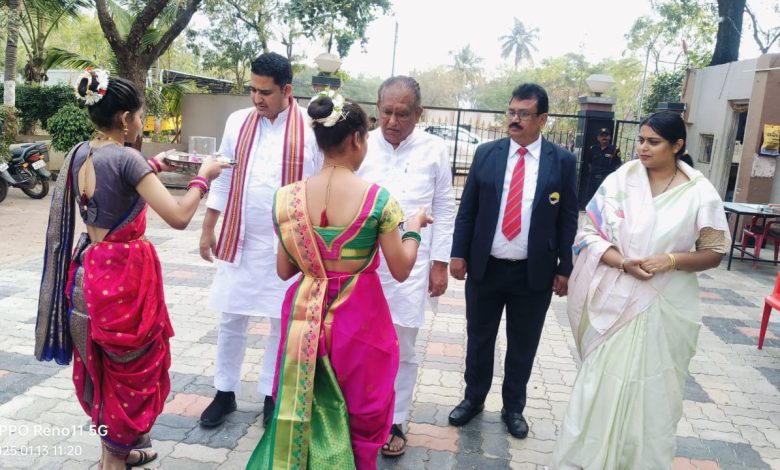 विधानसभा निवडणुकीतील ऐतिहासिक विजयाबद्दल आ.आशुतोष काळेंचे गौतम पब्लिक स्कूलमध्ये जंगी स्वागत! विधानसभा निवडणुकीतील ऐतिहासिक विजयाबद्दल आ.आशुतोष काळेंचे गौतम पब्लिक स्कूलमध्ये जंगी स्वागत!