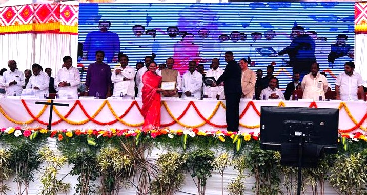 कर्मवीर शंकरराव काळे कारखान्याच्या आसवनी विभागाचे जनरल मॅनेजर ज्ञानेश्वर आभाळे ‘सर्वोत्कृष्ठ आसवनी व्यवस्थापक’ पुरस्काराने सन्मानित! कर्मवीर शंकरराव काळे कारखान्याच्या आसवनी विभागाचे जनरल मॅनेजर ज्ञानेश्वर आभाळे ‘सर्वोत्कृष्ठ आसवनी व्यवस्थापक’ पुरस्काराने सन्मानित!