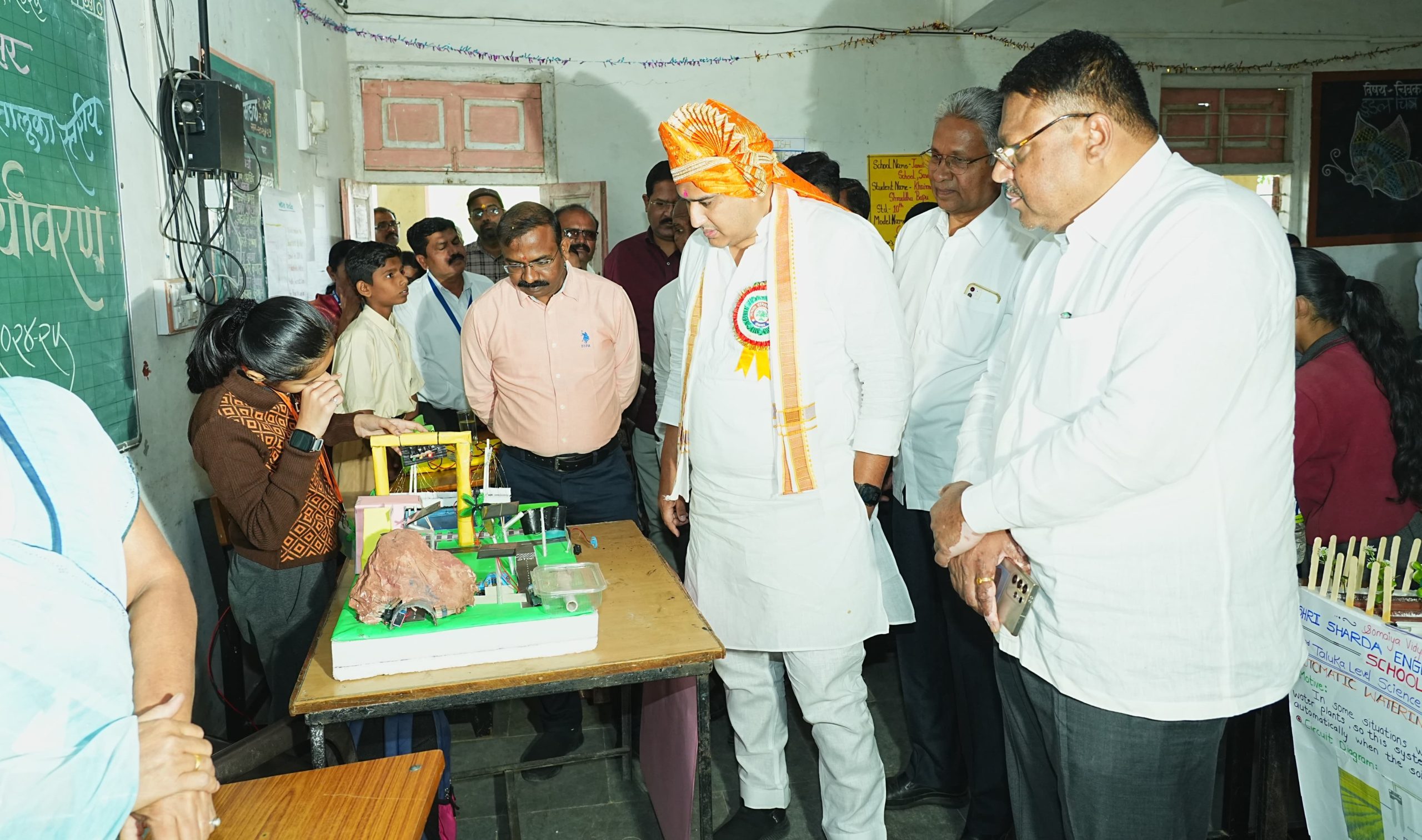 शिक्षण क्षेत्रासाठी आवश्यक भौतिक सुविधा उपलब्ध करून देण्यासाठी कटिबद्ध : आ.आशुतोष काळे