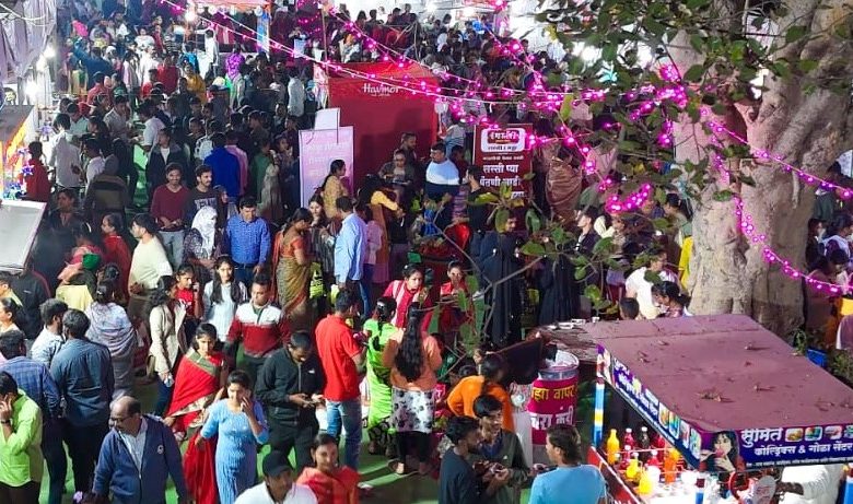 गोदाकाठ महोत्सवातून महिला बचत गटांच्या चळवळीला चालना-सौ.पुष्पाताई काळे गोदाकाठ महोत्सवातून महिला बचत गटांच्या चळवळीला चालना-सौ.पुष्पाताई काळे