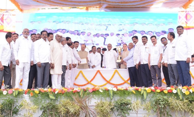 कर्मवीर शंकरराव काळे सहकारी साखर कारखान्याला व्हीएसआयकडून ‘तांत्रिक कार्यक्षमता’ पुरस्कार प्रदान! कर्मवीर शंकरराव काळे सहकारी साखर कारखान्याला व्हीएसआयकडून ‘तांत्रिक कार्यक्षमता’ पुरस्कार प्रदान!