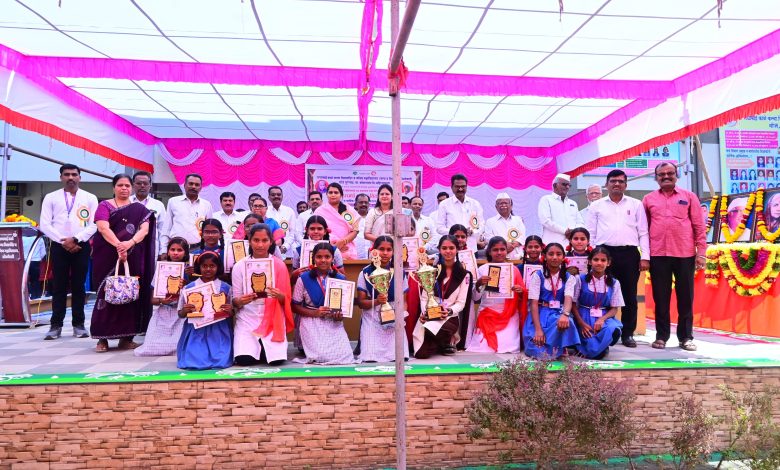 मोठी स्वप्ने बघा आणि ती साकार करा-उपजिल्हाधिकारी सायलीताई सोळंके मोठी स्वप्ने बघा आणि ती साकार करा-उपजिल्हाधिकारी सायलीताई सोळंके