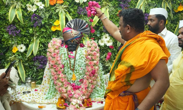 सोनईत शंकर महाराज मूर्ती प्राणप्रतिष्ठा व विश्वकल्याणार्थ १२१ दत्तयाग यज्ञ सोहळा भक्तिमय वातावरणात संपन्न सोनईत शंकर महाराज मूर्ती प्राणप्रतिष्ठा व विश्वकल्याणार्थ १२१ दत्तयाग यज्ञ सोहळा भक्तिमय वातावरणात संपन्न