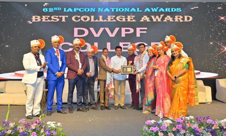 डॉ.विठ्ठलराव विखे पाटील फौंडेशनच्या भौतिकोपचार महाविद्यालयास “सर्वोत्कृष्ट महाविद्यालय २०२५” चा राष्ट्रीय पुरस्कार प्रदान डॉ.विठ्ठलराव विखे पाटील फौंडेशनच्या भौतिकोपचार महाविद्यालयास “सर्वोत्कृष्ट महाविद्यालय २०२५” चा राष्ट्रीय पुरस्कार प्रदान