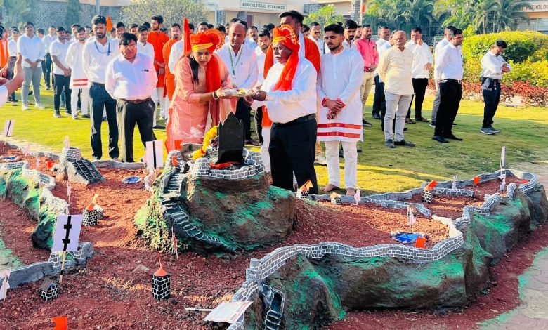 गडकोट किल्यांच्या संवर्धनासाठी प्रवरा शैक्षणिक संस्था योगदान देणार – डॉ. सुष्मिता विखे पाटील गडकोट किल्यांच्या संवर्धनासाठी प्रवरा शैक्षणिक संस्था योगदान देणार – डॉ. सुष्मिता विखे पाटील