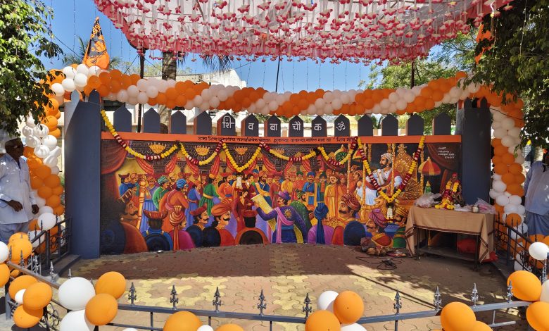 जळगाव ग्रामस्थांच्या पुढाकाराने साकारले ‘शिवराज्यभिषेकाचे’ तैलचित्र