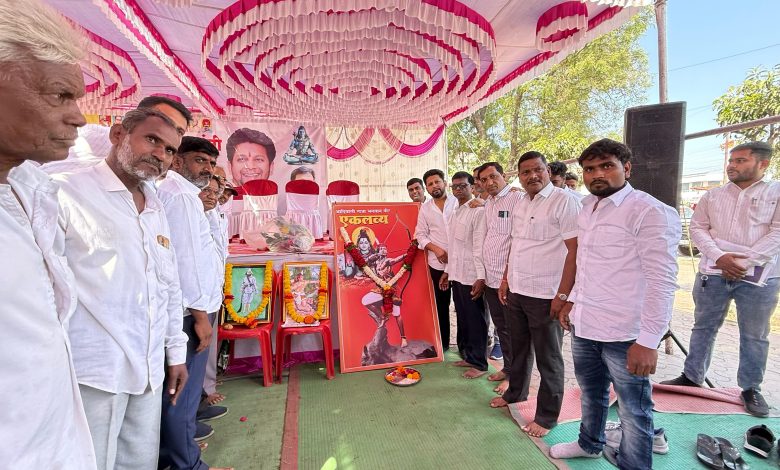 आदिवासी समाजाला यापुढे घरकुल, रेशन कार्ड यांसारख्या मूलभूत गरजांसाठी संघर्ष करावा लागणार नाही – माजी खासदार.डॉ. सुजय विखे आदिवासी समाजाला यापुढे घरकुल, रेशन कार्ड यांसारख्या मूलभूत गरजांसाठी संघर्ष करावा लागणार नाही – माजी खासदार.डॉ. सुजय विखे