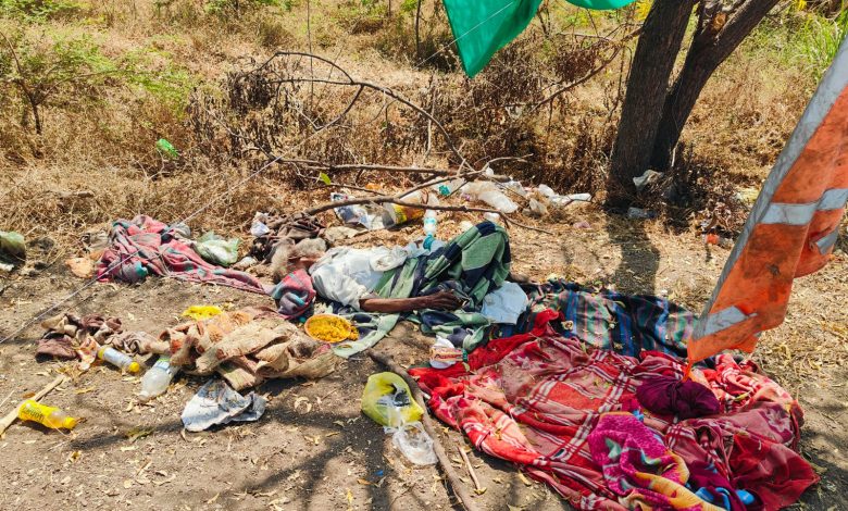 चितळी-राहाता रस्त्यावरील रामपूरवाडी फाट्या नजीक आढळला अज्ञात वयोवृद्ध इसमाचा मृतदेह चितळी-राहाता रस्त्यावरील रामपूरवाडी फाट्या नजीक आढळला अज्ञात वयोवृद्ध इसमाचा मृतदेह