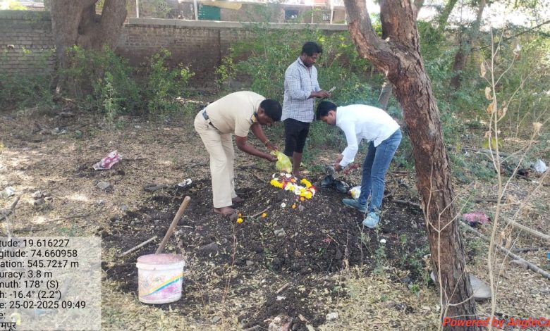 पोलीस प्रशासनाने जपली माणुसकीची भावना; रामपूरवाडी फाट्या नजीक मयत झालेल्या अनोळखी वयोवृद्ध इसमाचा केला विधिवत अंत्यसंस्कार! पोलीस प्रशासनाने जपली माणुसकीची भावना; रामपूरवाडी फाट्या नजीक मयत झालेल्या अनोळखी वयोवृद्ध इसमाचा केला विधिवत अंत्यसंस्कार!