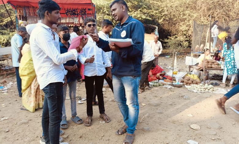 बेलेश्वर मंदिर यात्रेत महाशिवरात्री निमित्ताने स्नेहालय उडान प्रकल्पाचा बालविवाहविरोधी जनजागृती उपक्रम! बेलेश्वर मंदिर यात्रेत महाशिवरात्री निमित्ताने स्नेहालय उडान प्रकल्पाचा बालविवाहविरोधी जनजागृती उपक्रम!
