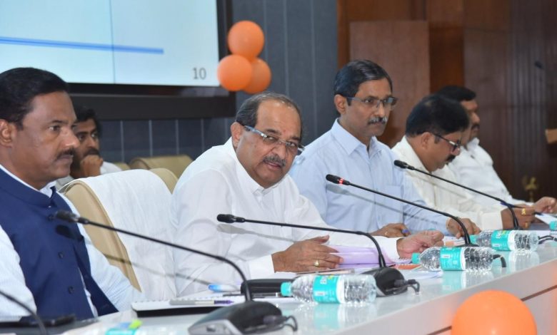 अहिल्यानगर जिल्ह्यातील विद्युत यंत्रणेच्या क्षमता संवर्धनाची काम मार्गी लावण्यासाठी प्राधान्याने लक्ष द्यावे – पालकमंत्री राधाकृष्ण विखे पाटील अहिल्यानगर जिल्ह्यातील विद्युत यंत्रणेच्या क्षमता संवर्धनाची काम मार्गी लावण्यासाठी प्राधान्याने लक्ष द्यावे – पालकमंत्री राधाकृष्ण विखे पाटील