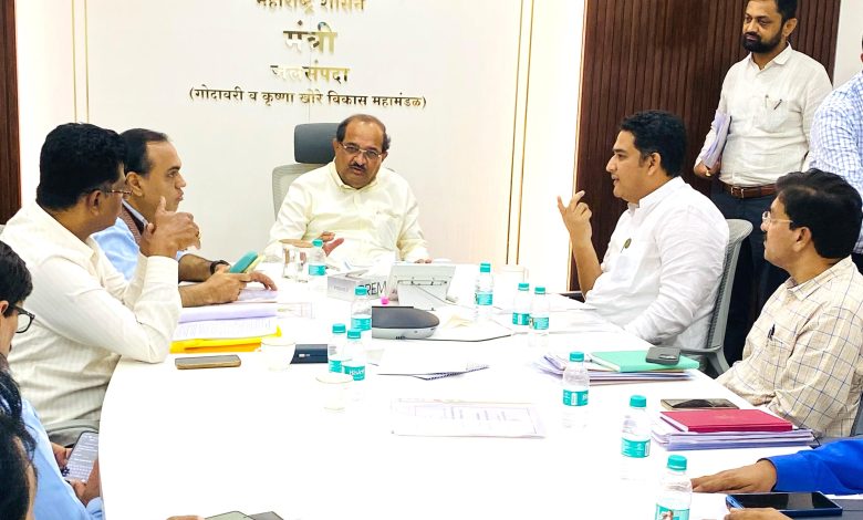 पाटबंधारे विभागाच्या विविध प्रश्नांकडे आ.आशुतोष काळेंनी वेधले लक्ष जलसंपदामंत्री ना. राधाकृष्ण विखे पाटलांनी दिला सकारात्मक प्रतिसाद पाटबंधारे विभागाच्या विविध प्रश्नांकडे आ.आशुतोष काळेंनी वेधले लक्ष जलसंपदामंत्री ना. राधाकृष्ण विखे पाटलांनी दिला सकारात्मक प्रतिसाद
