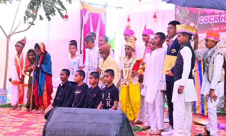 गौतम पब्लिक स्कूलमध्ये वार्षिक स्नेहसंमेलन व ‘कॉक हाऊस डे’ उत्साहात संपन्न गौतम पब्लिक स्कूलमध्ये वार्षिक स्नेहसंमेलन व ‘कॉक हाऊस डे’ उत्साहात संपन्न