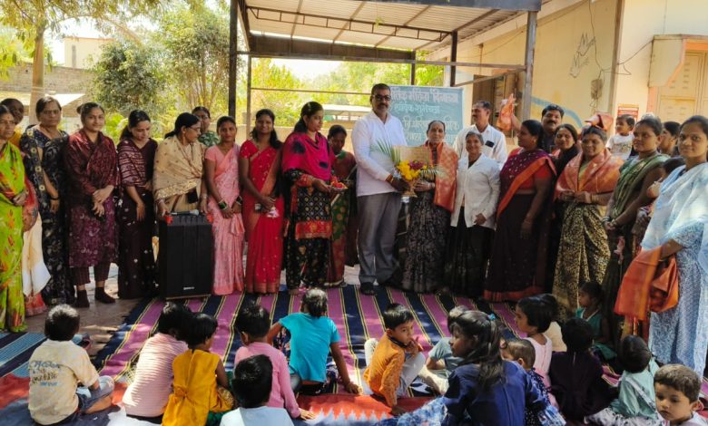 प्रत्येक यशस्वी पुरुषामागे एक कर्तृत्ववान महिला खंबीरपणे उभी आहे – सरपंच नारायणराव कदम प्रत्येक यशस्वी पुरुषामागे एक कर्तृत्ववान महिला खंबीरपणे उभी आहे – सरपंच नारायणराव कदम