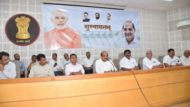 जिल्हाधिकारी कार्यालय, जिल्हा परीषद आणि स्थानिक क्षेत्रीय कार्यालयांनी समन्वयाने टंचाईच्या परीस्थीतीवर मात करावी -मंत्री विखे पाटील
