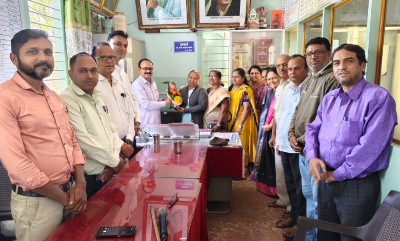 चितळी महाविद्यालयाच्या प्राचार्यपदी नामदेव शिरसाठ यांची नियुक्ती! चितळी महाविद्यालयाच्या प्राचार्यपदी नामदेव शिरसाठ यांची नियुक्ती!