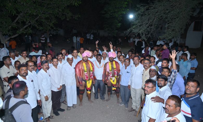 जळगावच्या यात्रेतील मानाची कुस्ती ठरली लक्षवेधी! जळगावच्या यात्रेतील मानाची कुस्ती ठरली लक्षवेधी!