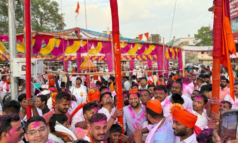 राहाता येथील श्री.नवनाथ व वीरभद्र देवाच्या यात्रेस डॉ.सुजय विखे पाटील यांच्या हस्ते श्रीफळ वाढवून केला प्रारंभ!