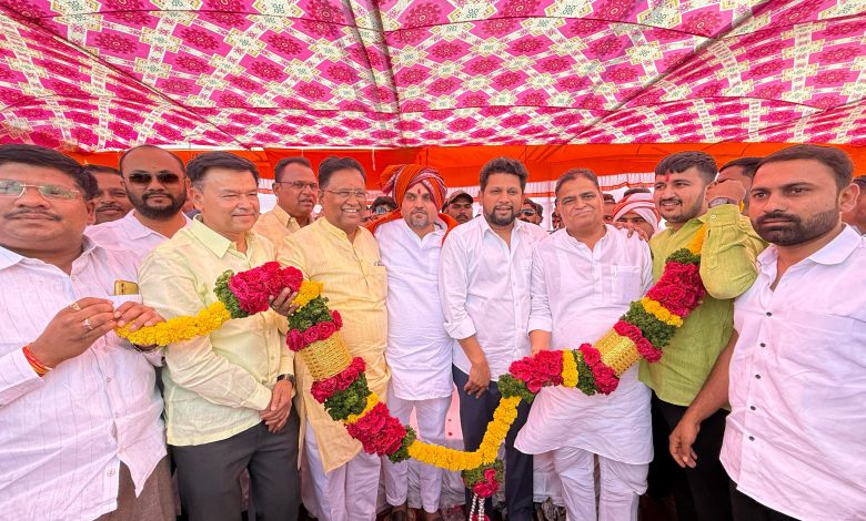 भाजप महायुतीच्या पदाधिकारी व कार्यकर्त्यांकडून डॉ.सुजय विखे पाटील यांचे पारनेर शहरात जंगी स्वागत! भाजप महायुतीच्या पदाधिकारी व कार्यकर्त्यांकडून डॉ.सुजय विखे पाटील यांचे पारनेर शहरात जंगी स्वागत!