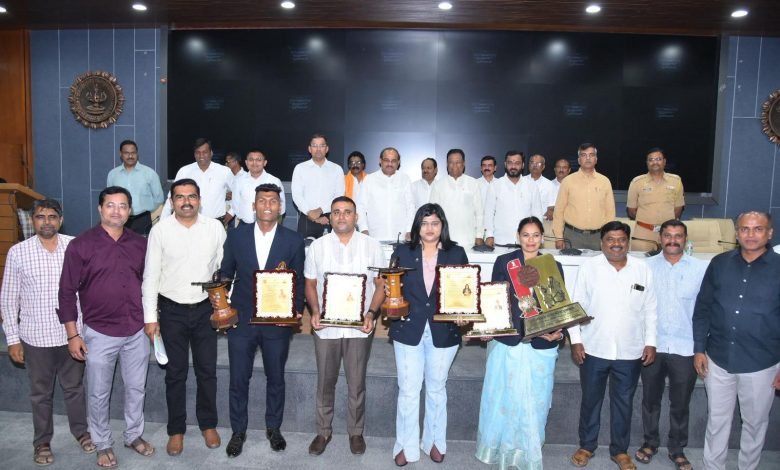 पुरस्कार विजेत्या खेळाडूंमुळे जिल्ह्याचा नावलौकिक उंचावला-पालकमंत्री राधाकृष्ण विखे पाटील