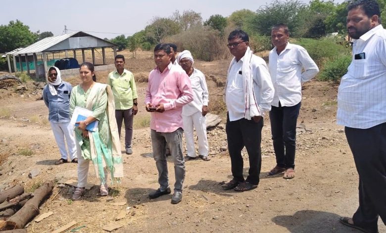 नेवासा तालुक्यातील लोहोगाव ग्रामपंचायत भ्रष्टाचार प्रकरण; पंचायत समितीच्या अधिकाऱ्यांकडून कसून चौकशी नेवासा तालुक्यातील लोहोगाव ग्रामपंचायत भ्रष्टाचार प्रकरण; पंचायत समितीच्या अधिकाऱ्यांकडून कसून चौकशी