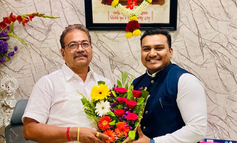 “YD Baba आणि प्रभाकर शिंदे यांच्यात व्यवसाय वाढीवर महत्त्वपूर्ण चर्चा, कृषी आणि गुळ उद्योगात नवीन दिशा” “YD Baba आणि प्रभाकर शिंदे यांच्यात व्यवसाय वाढीवर महत्त्वपूर्ण चर्चा, कृषी आणि गुळ उद्योगात नवीन दिशा”