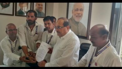 मुंबई येथे अकारी पडीत शेतकऱ्यांच्या वारस हक्कासाठी निवेदन; मंत्री राधाकृष्ण विखेंकडून आठ दिवसात निर्णयाचे आश्वासन