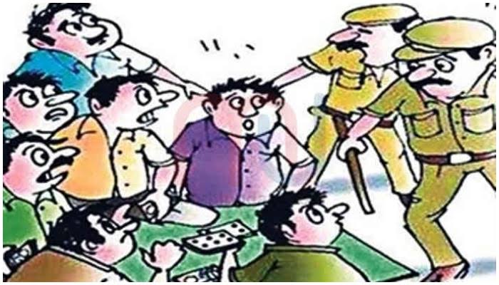 “ना हरकत देणाऱ्यांचा नंगा नाच – नेवासा फाट्यावर अवैध धंद्यातून लोकशाहीचा अपमान!” “ना हरकत देणाऱ्यांचा नंगा नाच – नेवासा फाट्यावर अवैध धंद्यातून लोकशाहीचा अपमान!”