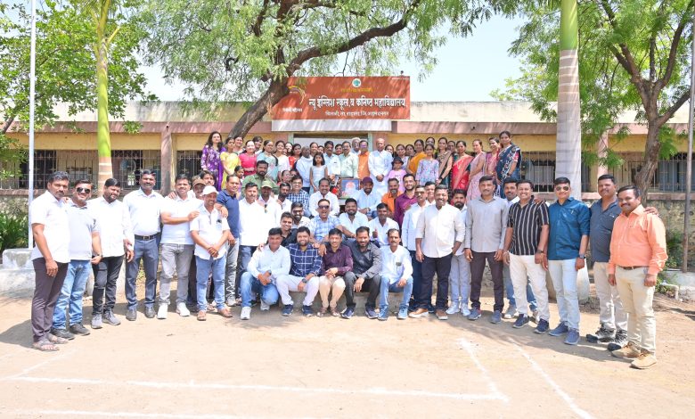 “२० वर्षांनी पुन्हा जागल्या आठवणी; चितळी न्यू इंग्लिश स्कूलच्या माजी विद्यार्थ्यांचा ‘रियुनियन डे’ ठरला भावनिक आणि संस्मरणीय” “२० वर्षांनी पुन्हा जागल्या आठवणी; चितळी न्यू इंग्लिश स्कूलच्या माजी विद्यार्थ्यांचा ‘रियुनियन डे’ ठरला भावनिक आणि संस्मरणीय”