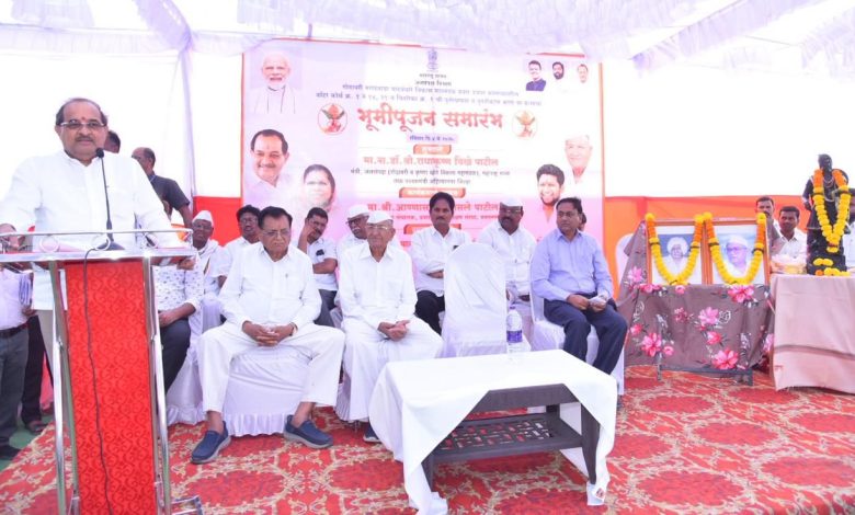 “ब्रिटिशकालीन योजना सक्षम होणार; शेवटच्या शेतकऱ्यापर्यंत पाणी पोहोचवणार, पाणी प्रश्नावर राजकारण करणाऱ्यांना पालकमंत्री राधाकृष्ण विखे पाटील यांचा इशारा” “ब्रिटिशकालीन योजना सक्षम होणार; शेवटच्या शेतकऱ्यापर्यंत पाणी पोहोचवणार, पाणी प्रश्नावर राजकारण करणाऱ्यांना पालकमंत्री राधाकृष्ण विखे पाटील यांचा इशारा”