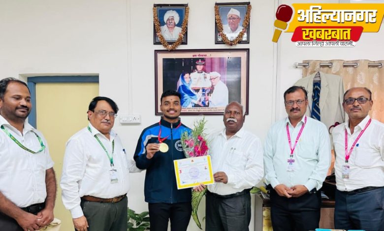 प्रवरा कृषी शास्त्र संस्थेच्या सौरभ शिरसाठ यास अखिल भारतीय आंतर कृषी विद्यापीठ स्पर्धेत कबड्डी खेळात सुवर्णपदक प्रवरा कृषी शास्त्र संस्थेच्या सौरभ शिरसाठ यास अखिल भारतीय आंतर कृषी विद्यापीठ स्पर्धेत कबड्डी खेळात सुवर्णपदक