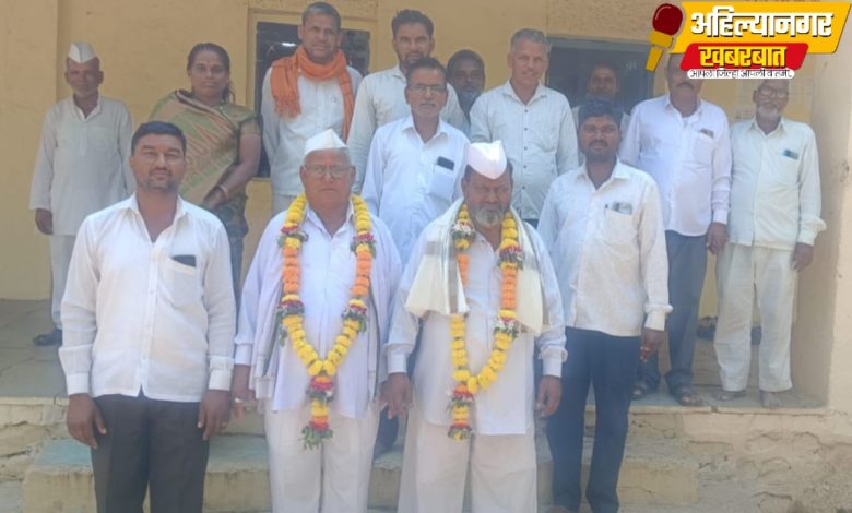 घोगरगाव सोसायटीच्या चेअरमनपदी दाऊदभाई शेख तर व्हा. चेअरमनपदी भानुदास दरगुडे यांची बिनविरोध निवड घोगरगाव सोसायटीच्या चेअरमनपदी दाऊदभाई शेख तर व्हा. चेअरमनपदी भानुदास दरगुडे यांची बिनविरोध निवड