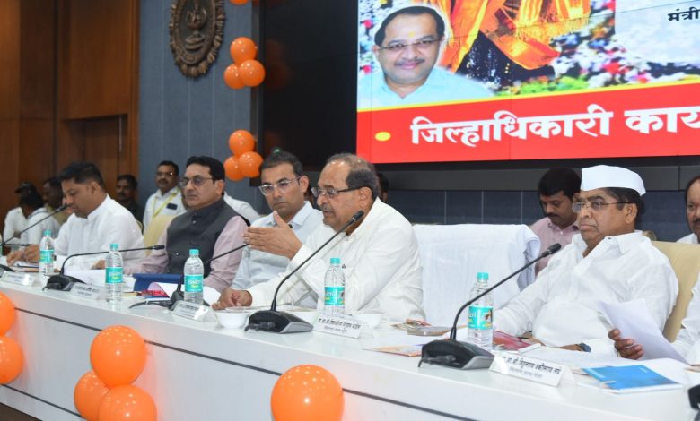 अहिल्यानगर जिल्ह्यातील दिंड्यांना सर्व सुविधा उपलब्ध करून देणार -ना. राधाकृष्ण विखे पाटील अहिल्यानगर जिल्ह्यातील दिंड्यांना सर्व सुविधा उपलब्ध करून देणार -ना. राधाकृष्ण विखे पाटील