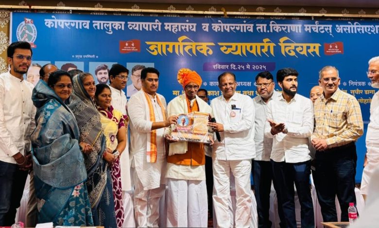 व्यापारी महासंघाची मागणी लोकप्रतिनिधींनी विधानसभेत मांडावी – काका कोयटे व्यापारी महासंघाची मागणी लोकप्रतिनिधींनी विधानसभेत मांडावी – काका कोयटे