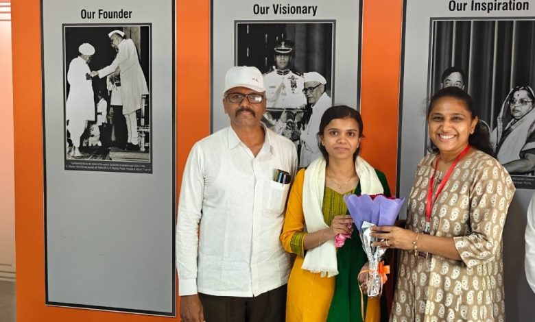 प्रवरा स्पर्धा परीक्षा केंद्राची मेघना ब्राम्हणे यांची औषध निर्माण अधिकारी पदी वर्णी! मंञी विखे पाटील यांच्या उपक्रमातून ग्रामीण भागातील मुलींना शासकिय सेवेत मिळत आहे संधी प्रवरा स्पर्धा परीक्षा केंद्राची मेघना ब्राम्हणे यांची औषध निर्माण अधिकारी पदी वर्णी! मंञी विखे पाटील यांच्या उपक्रमातून ग्रामीण भागातील मुलींना शासकिय सेवेत मिळत आहे संधी