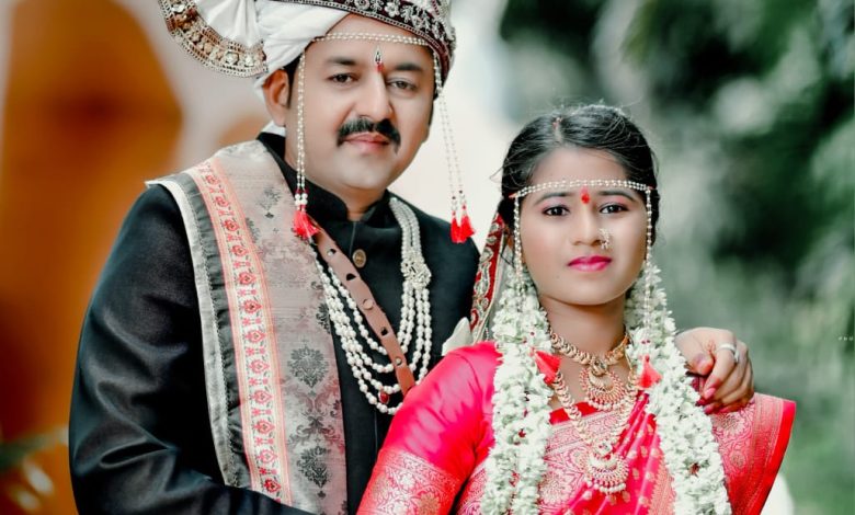 थाटमाट नाही, डीजेलाही नकार! चौधरी–गुरोडा कुटुंबाचा साधेपणात विवाहाचा आदर्श; नाशिकमध्ये १०० पाहुण्यांच्या उपस्थितीत सोहळा संपन्न थाटमाट नाही, डीजेलाही नकार! चौधरी–गुरोडा कुटुंबाचा साधेपणात विवाहाचा आदर्श; नाशिकमध्ये १०० पाहुण्यांच्या उपस्थितीत सोहळा संपन्न