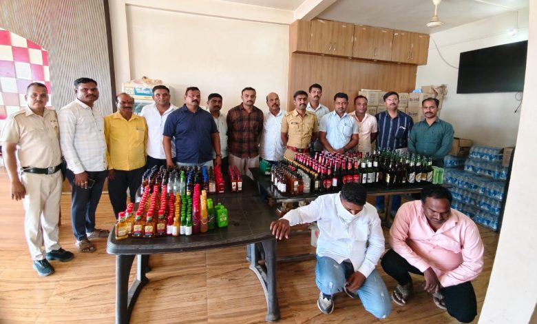 जामखेडमध्ये दोन हॉटेल्सवर विशेष पोलिस पथकाचा छापा; कारवाईत १.२० लाखांचा अवैध दारू साठा जप्त, ३ आरोपी अटकेत