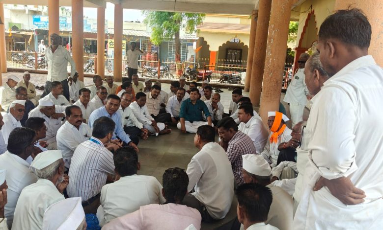 वाकडीतील बँक ऑफ महाराष्ट्र शाखा चितळी येथे स्थलांतरित करू नये; सर्वपक्षीय बैठकीत एकमुखी ठराव वाकडीतील बँक ऑफ महाराष्ट्र शाखा चितळी येथे स्थलांतरित करू नये; सर्वपक्षीय बैठकीत एकमुखी ठराव
