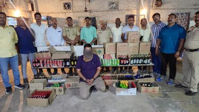 अहिल्यानगर जिल्ह्यातील लोणी-आश्वी सीमेवर दोन हॉटेल्सवर विशेष पथकाचा छापा २.२२ लाखांची अवैध दारू जप्त,दोन आरोपी अटकेत