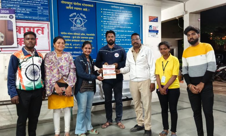 रात्र झाली तरी माणुसकी झोपत नाही ;मुक्ती वाहिनी’ची नगर शहरात रात्रगस्त संकटात असलेल्या बालकांसाठी कायम असते सज्ज रात्र झाली तरी माणुसकी झोपत नाही ;मुक्ती वाहिनी’ची नगर शहरात रात्रगस्त संकटात असलेल्या बालकांसाठी कायम असते सज्ज