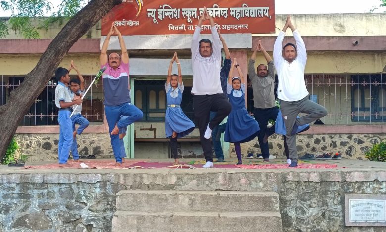 ‘योगसाधनेतून नेतृत्वाचा आदर्श’ न्यू इंग्लिश स्कूलमध्ये ‘प्राचार्य’ बनले योगशिक्षक; ९६० विद्यार्थ्यांचा उत्स्फूर्त सहभाग ‘योगसाधनेतून नेतृत्वाचा आदर्श’ न्यू इंग्लिश स्कूलमध्ये ‘प्राचार्य’ बनले योगशिक्षक; ९६० विद्यार्थ्यांचा उत्स्फूर्त सहभाग