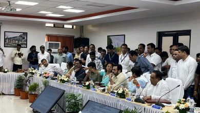 शिर्डी मतदार संघातील रेल्वे संबंधित प्रश्न सोडवीण्यासाठी तात्काळ लक्ष घाला; खा. भाऊसाहेब वाकचौरे यांची रेल्वे विभागीय बैठकीत आग्रही भूमिका