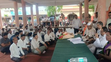 वाकडीतील बँक ऑफ महाराष्ट्र शाखा स्थलांतराला ग्रामस्थांचा तीव्र विरोध; खा.भाऊसाहेब वाकचौरे यांच्या उपस्थितीत बैठक